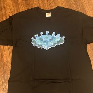 Men’s supreme shirt sz L